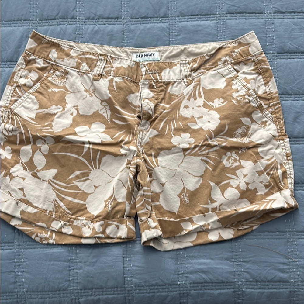 Old Navy Women's Beige Floral Shorts